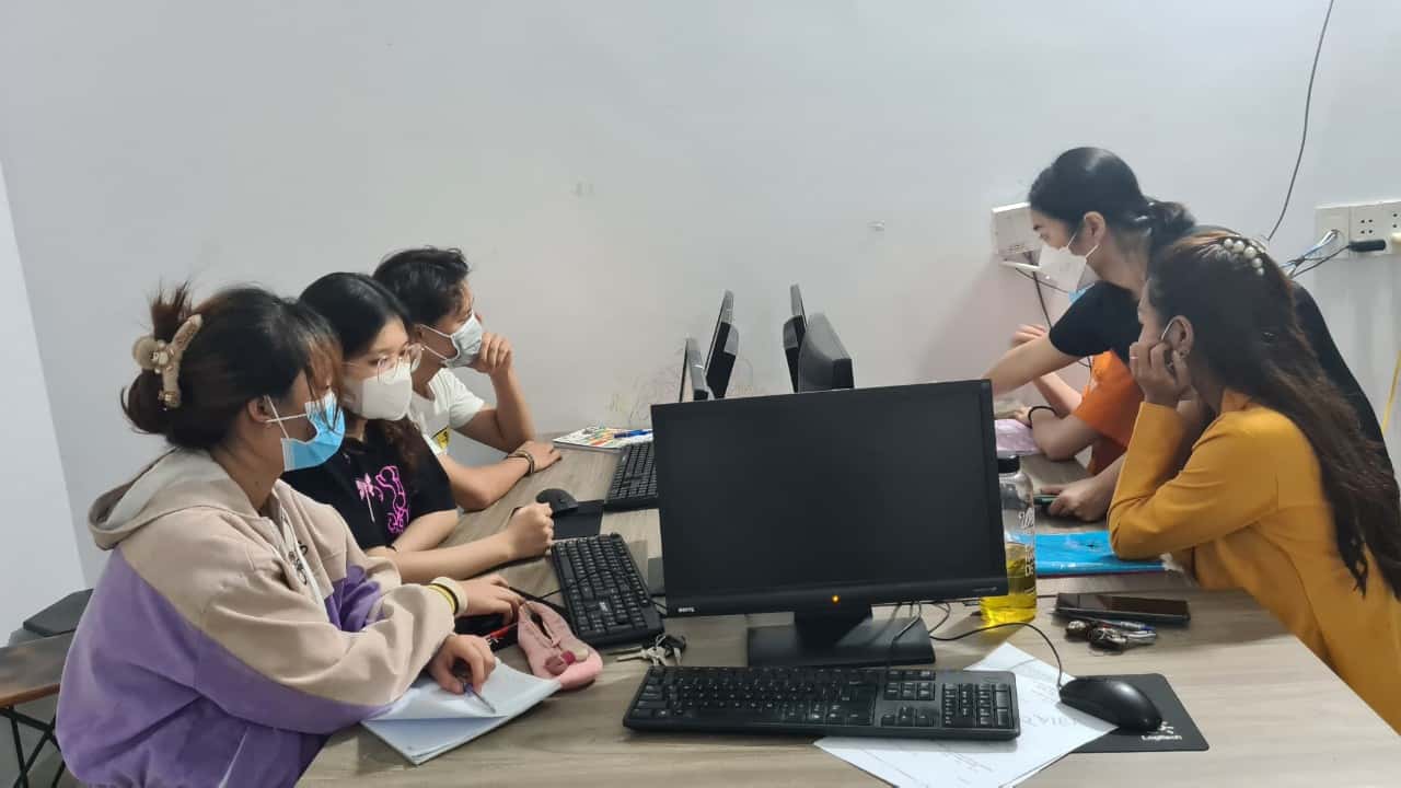 Học Sử Dụng Máy Tính