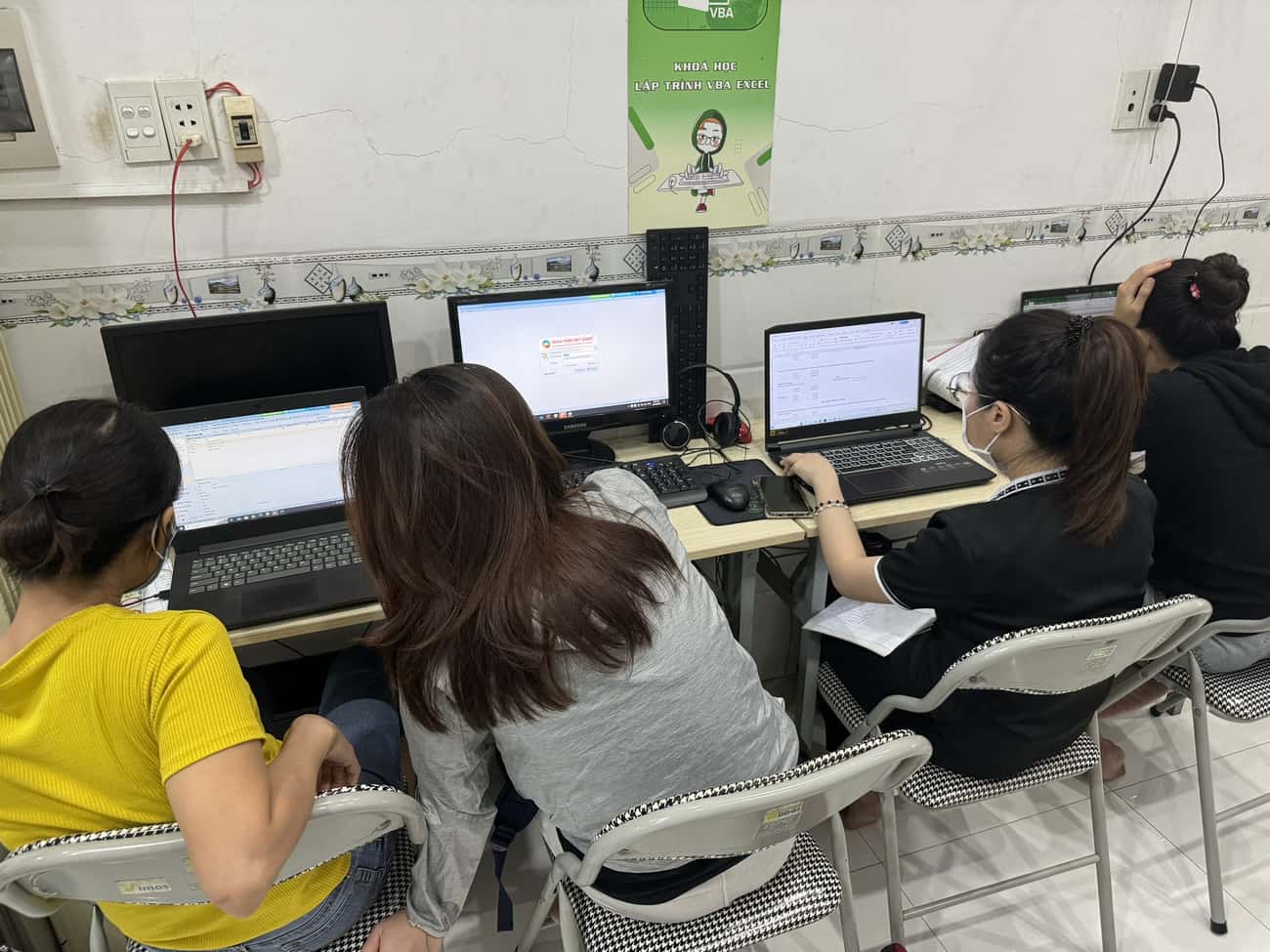 Khóa Học Tin Học Văn Phòng Tại Hóc Môn