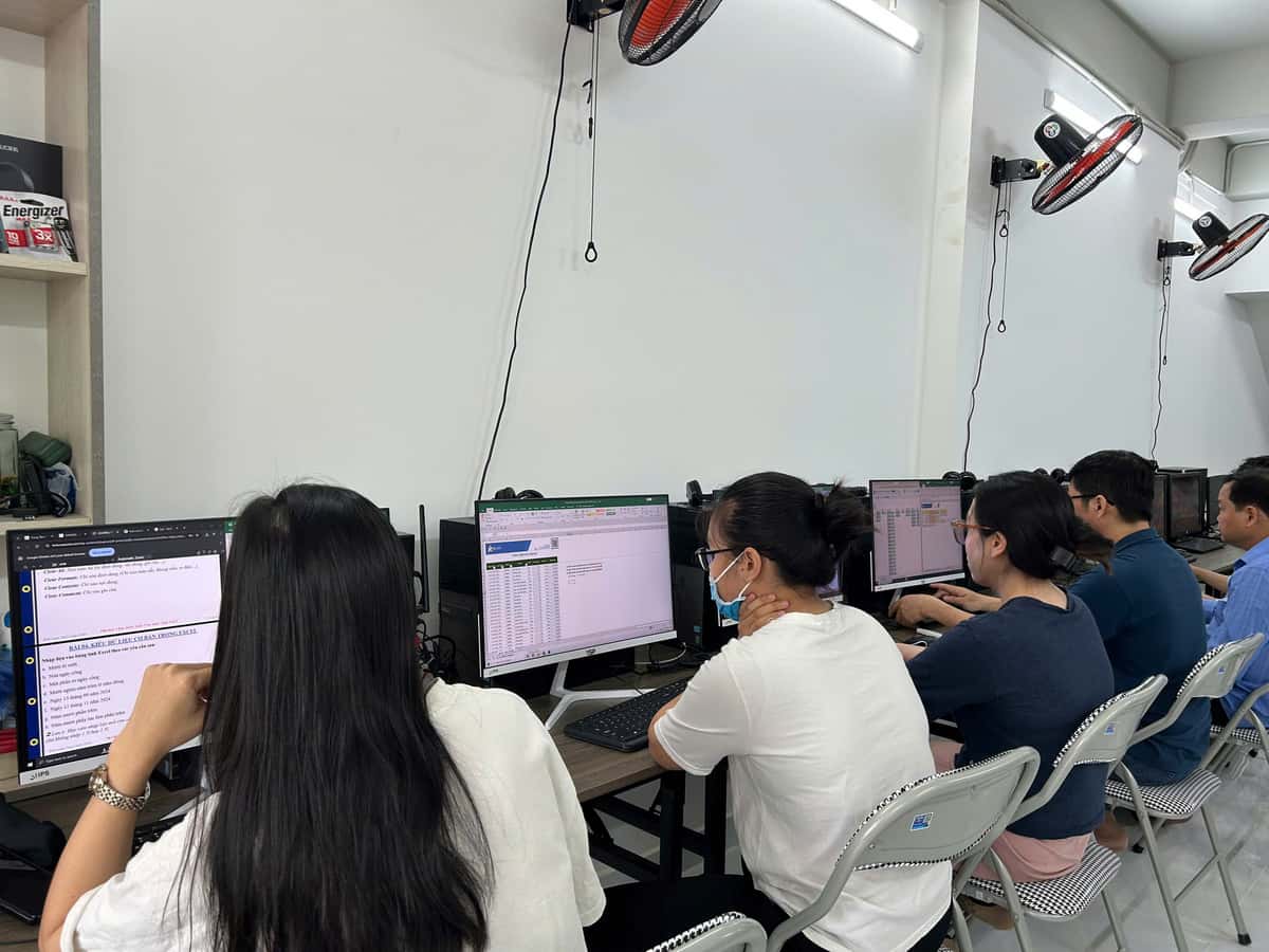 Khóa Học AI Cho Người Mới Bắt Đầu